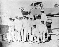 oficiales americanos a bordo del Charleston