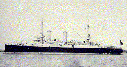 El Cardenal Cisneros con un esqema de pintura habitual en La Armada en aquellas fechas: casco Negro, superestructuras y ca&ntilde;ones Blancos y chimeneas Ocres