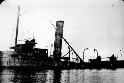 restos del crucero Isla de Luz&oacute;n, buque reflotado y puesto al servicio de la US Navy