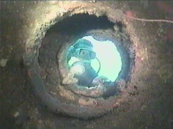 Observando a trav&eacute;s de un "ojo de buey"