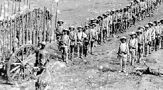 columna de soldados espa&ntilde;oles