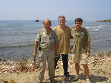Javier Navarro, &Aacute;ngel Luis Cervera y Teodoro Rubio. El Oquendo al fondo