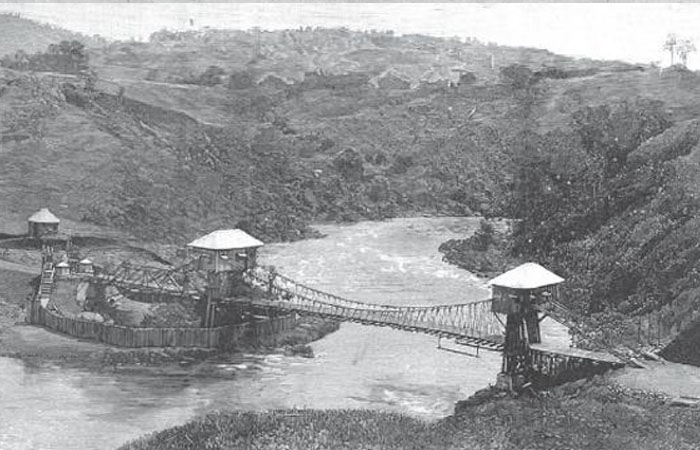 La Campaña de Mindanao. Puente colgante. De la revista «La Ilustración Española y Americana». Año 1895.