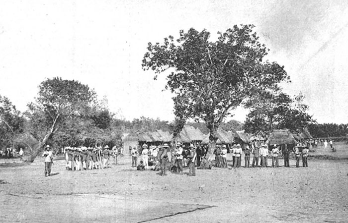 Hospital en el campamento de Dahalican, frente a Noveleta. De «La Ilustración Española y Americana». Año 1897.