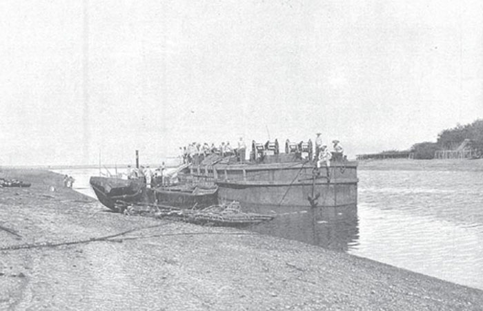 Ría de Parañaque. Desembarque de una batería de 4 piezas de 8 cm.