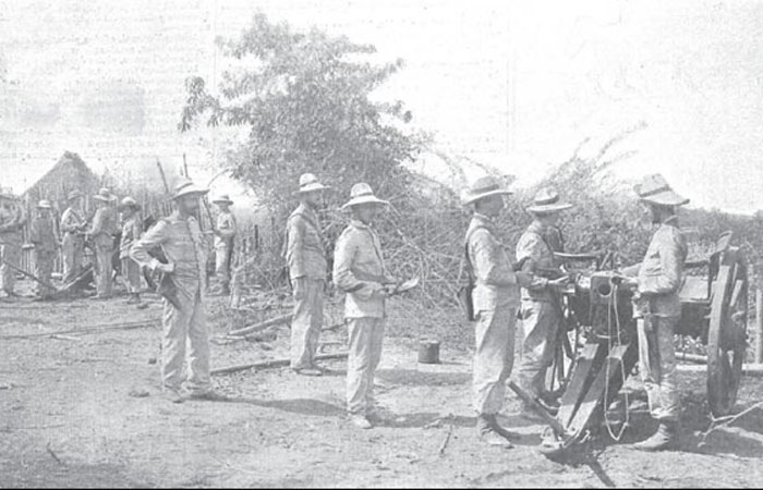 Las Piñas. Batería de dos cañones de 8 centímetros.
