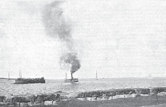 El vaporcito Trueno remolcando una gabarra. De la revista «La Ilustración Artística». Año 1897.