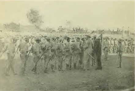 soldados indígenas jurando bandera